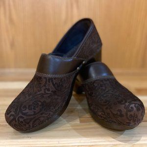 Dansko Prima Brown Floral Suede Clogs 39 US 8.5-9